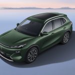 Emas7 PHEV Quarter Front Left High Angle EmeraldGreen 03.jpg